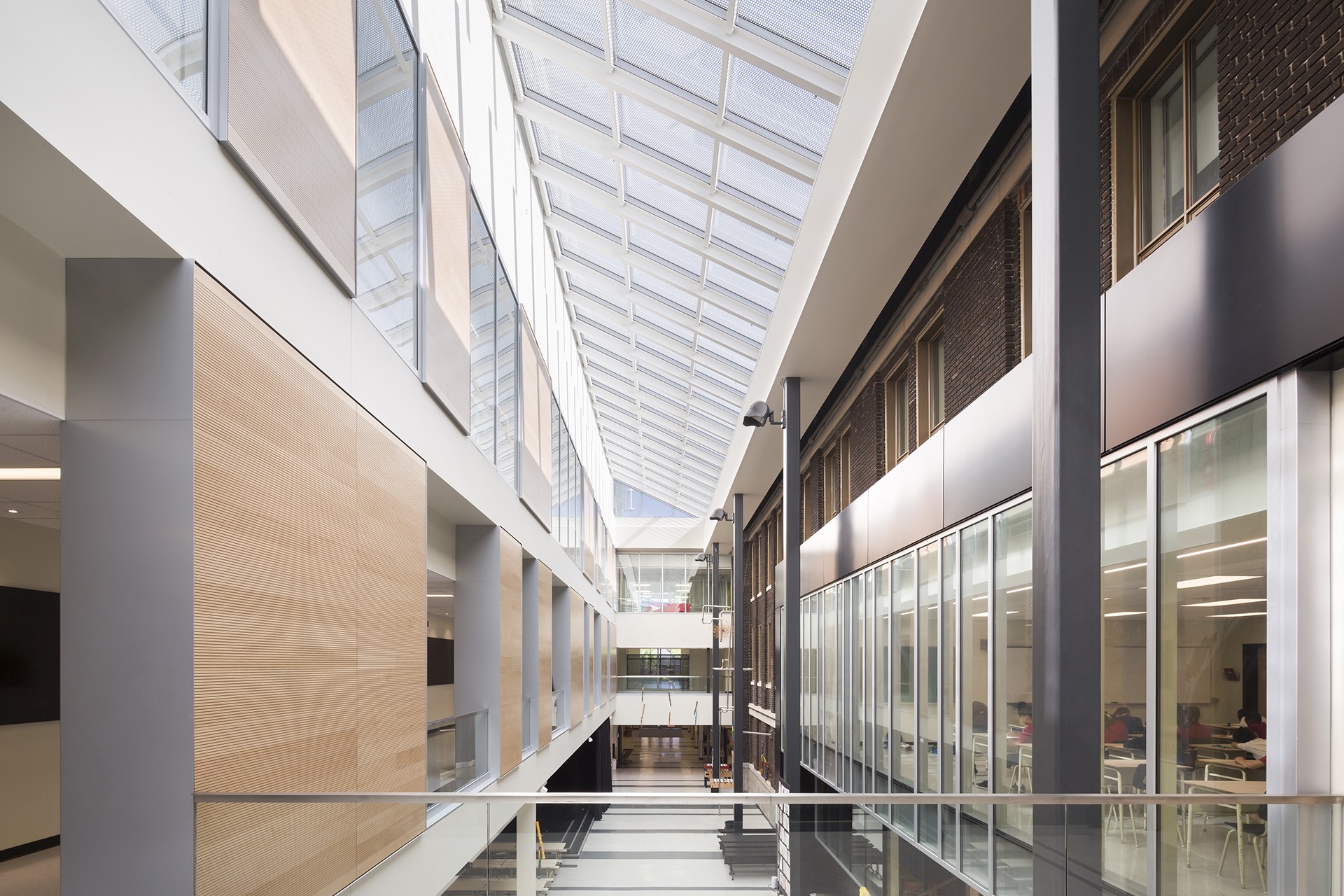 L’atrium du Collège Saint-Louis inspire la création d’un projet d’art ambiant