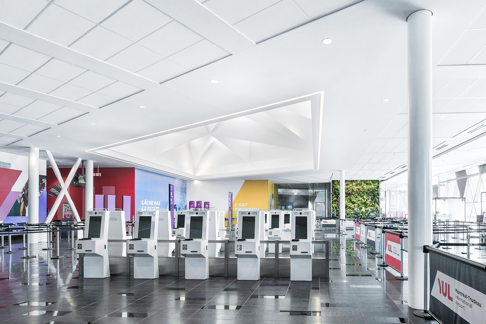 Connection Centre for Passengers in Transit at Montréal-Trudeau Airport ...