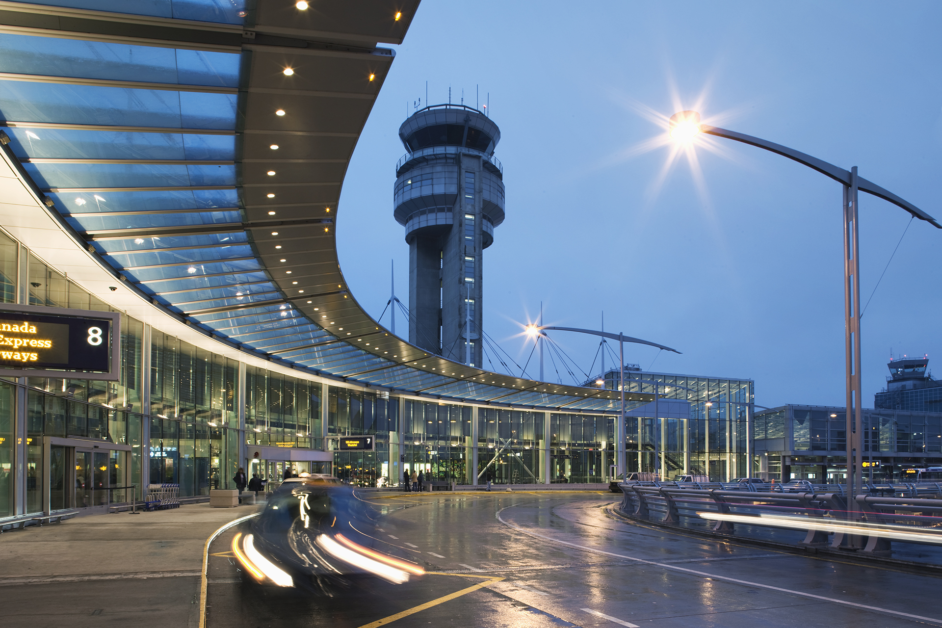 qc airport arrivals departures